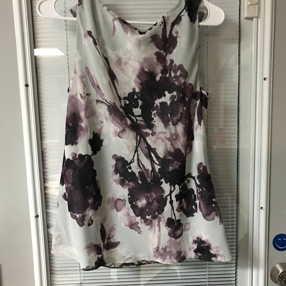 Flowery sleeveless Blouse